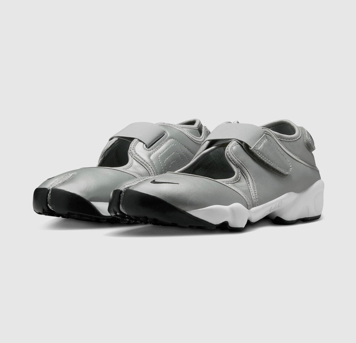 Nike Air Rift “Metallic Silver”